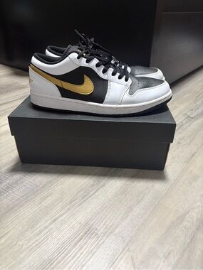 Air Jordan 1 Low White/Metallic Gold-Black